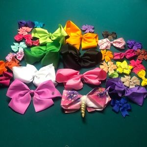32 colorful kids bows all sizes